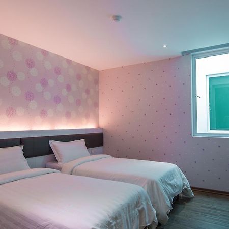 Riverfront Sentral Hotel Malacca Exterior foto